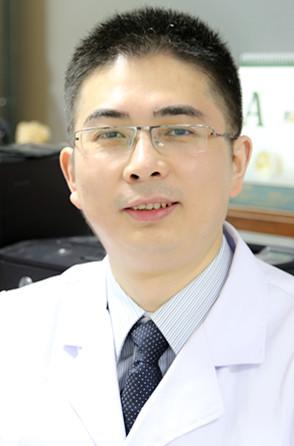 心胸外科专家邹煜