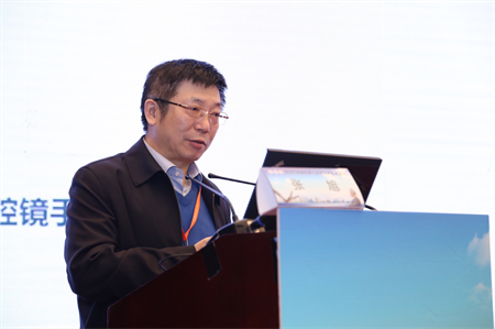 中华医学会泌尿外科分会机器人医师学组组长张旭教授作专题报告